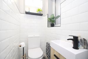 Downstairs W.C- click for photo gallery